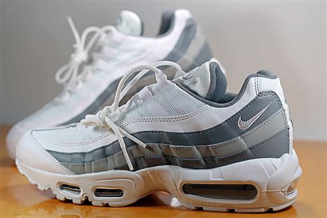 nike air max essential grau weiß|air max 95 schuhe weiß.